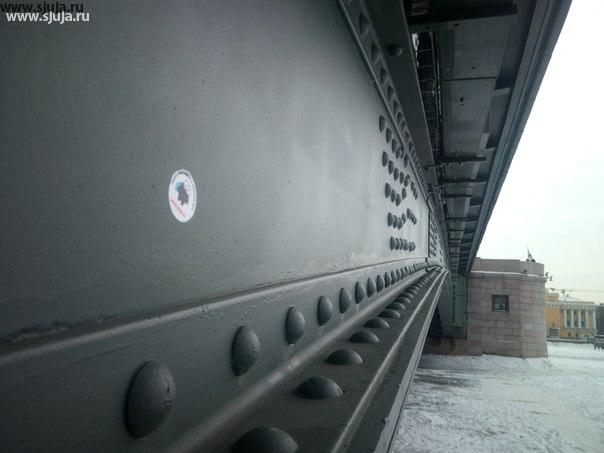 Сегодня же уже отправилась по городу санкт-петербург, а именно решила посмотреть что творится с Невой. И как ни странно него замерзла. #нева #питер #сжужа #скалодром #снег #лед #мост #замерзло