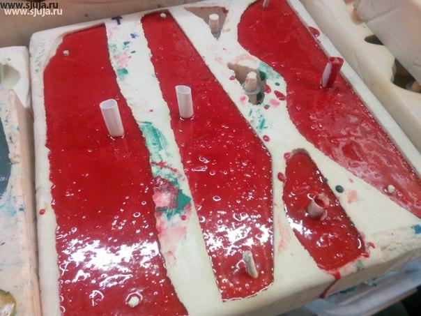 Как изготавливают зацепы для скалодрома Жужа. Мы всегда показывает своим клиентам, то каким образом Мы производим своей зацепы, предназначенный специально для детей от двух до семи лет. Надо на фотографии вы видите только Каким образом заливаются зацепы line, красного цвета. Данные зацепы специально предназначены, для развития у ребенка пространственного мышления. На нашем YouTube канале есть видео рассказывающее о том Каким образом строить трассу, это Каким образом используют Данный вид зацепов. #зацепы #лайн #зацепылайн #зацепыдлядетей #длядетей2года #2годика #3годика #длямалышей #изготовлениезацепок #производствозацепок #держалки #рукоход #детскийдосуг #камнискалодромные #альпенистстенка #вдетской #скалодромновости #зацепыжужа