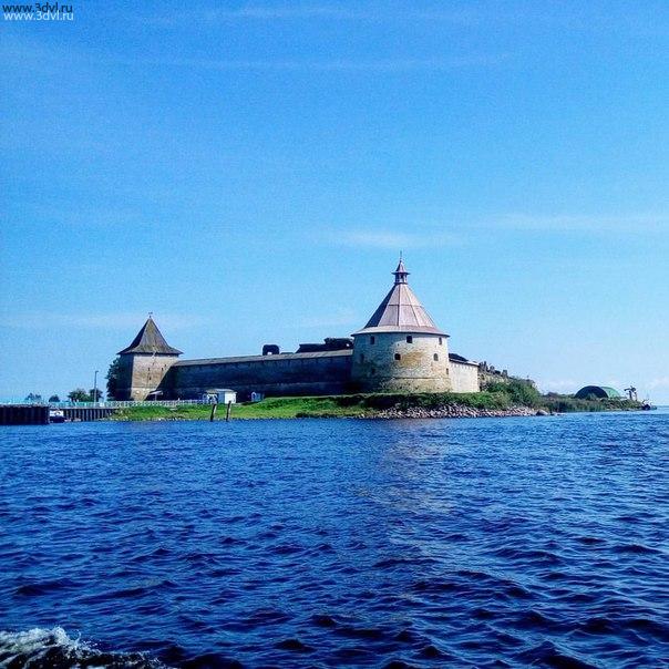 Крепость Орешек, чудное красивое место для отдыха всей семьей. На двоих 900 рублей и прокатиться на катере и поползать по крепости #шлиссельбург #крепость #лтдых #орешек #загородом #ленобласть #гдеотдохнуть #выходной #вс