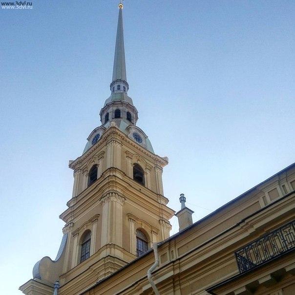 Сегодня гуляем по Петропавловской крепости. Красиво в Питере город где производят Скалодромы Жужа www.sjuja.ru #крепость #петропавловская #петропавловскаякрепость #питер #спб #красиво #церковь @ Catedral de San Pedro y San Pablo