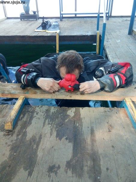 Сегодня сжужа погружается под воду. У меня в руках находится логотип, в виде зацепы компании скалодромы жужа. Если вы хотите посмотреть видео как сжужа погружается на глубину 22 м Можете зайти к нам на youtube канал и посмотреть это видео.
https://youtu.be/tfi6eNhpFrY
#скалодром #зацепки #дск #спорт #дайвинг #винг #семиозерье #holds #climbingholds #diving #спб #питер #ленобласть