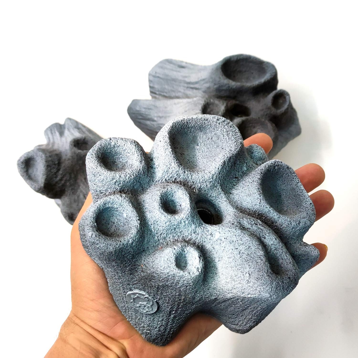Зацепы для скалодрома Coral 3 шт.
Зацепы созданные специально для мужской или женской руки, каждая из сторон зацепа предназначена под определенный размер руки, что очень эффективно при использовании в малом пространстве. Размер данных зацепов L Вы можете их приобрести на ОЗОН 
https://www.ozon.ru/product/zatsepy-dlya-vzroslyh-na-skalodrom-coral-3-sht-296636868/?sh=Gny_4WRCbQ

#скалодром #скалолазание #зацепы #зацепки #купитьзацепы #скалодромзацепы #jujaholds #активныйотдых #отдыхссемьей #спорт #фитнес #bouldering #боулдеринг